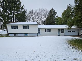 836 Woodfield Rd, Neenah, WI 54956