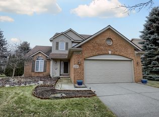 5703 Berwick Ct, Clarkston, MI