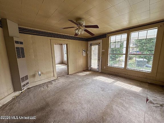 5th image of 604 Central St