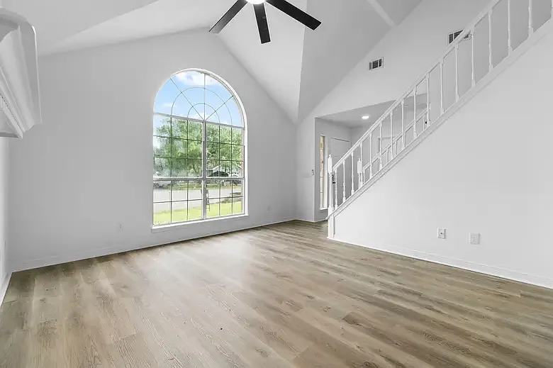 3 bed, 1223 sqft, $2,600 — Photo 4