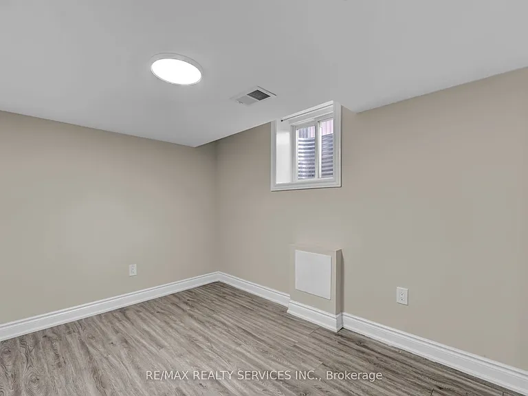 29 Hector Ct — Photo 6