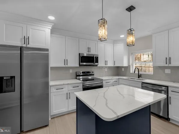 2418 E Chase St, Baltimore, MD 21213