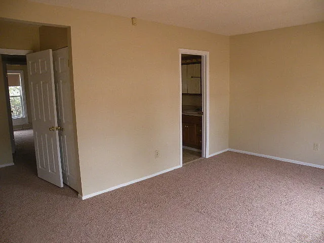 104 Bayer Ct — Photo 11