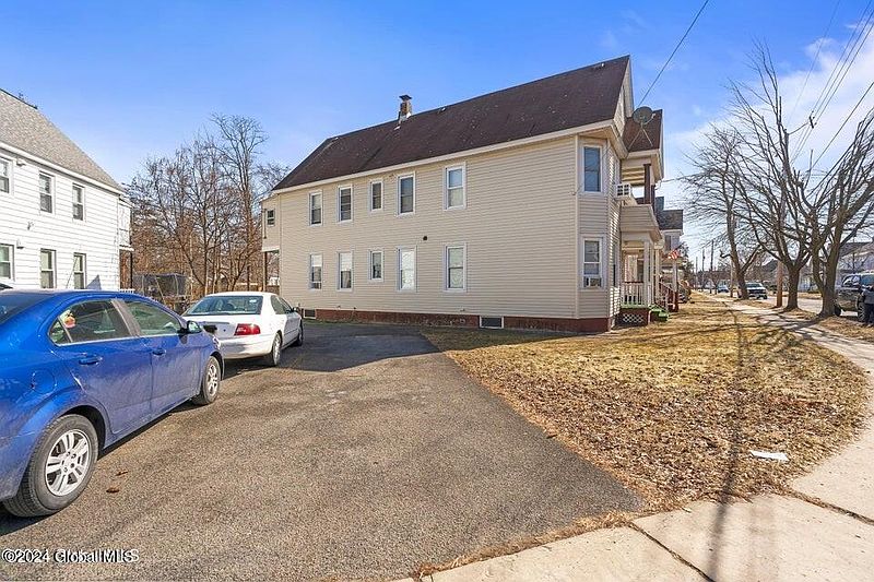 3rd image of 425 Arthur Street