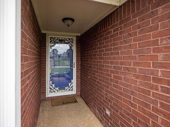 2nd image of 120 Garden View Dr