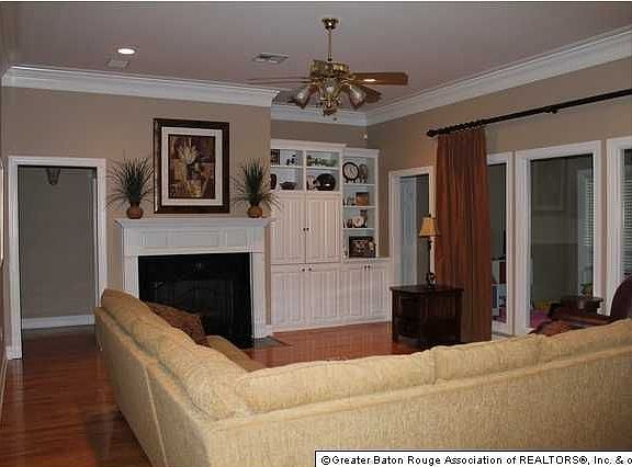 4th image of 2047 Fairview Dr