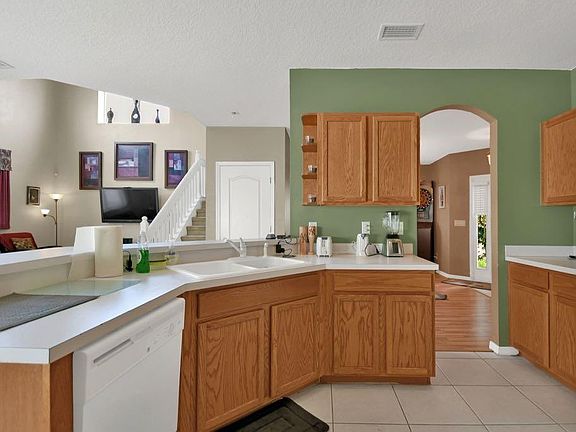 4th image of 8034 Carriage Pointe Dr