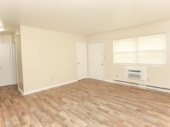 5th image of 339 Woodview Ave #B