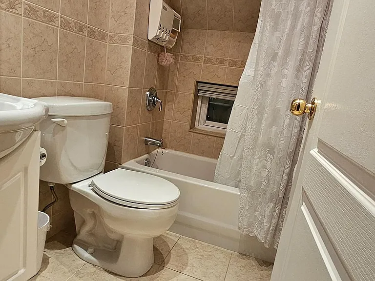 389 Westmoreland Ave N #2 — Photo 7
