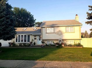 8445 New England Ave, Oak Lawn, IL