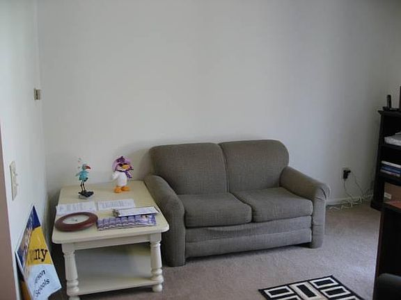 4th image of 190 Penny Ln W