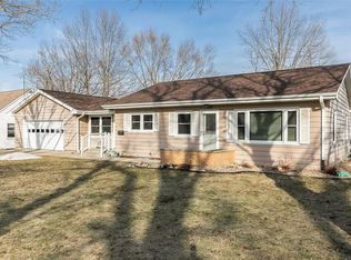 1125 Maplecrest Dr, Marion, IA 52302