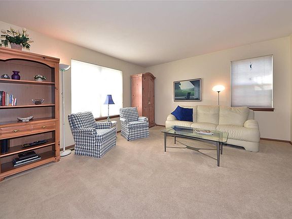 3rd image of 3719 Woodbrook Ct