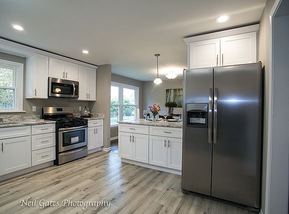 3rd image of 420 E 168th Pl
