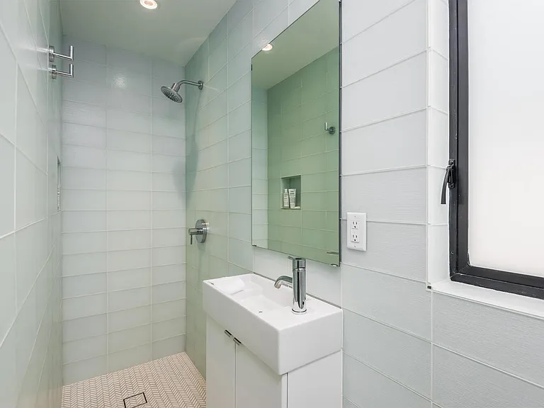 Ensuite bath downstairs