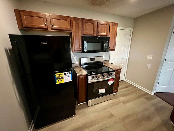 5th image of 2681 Delong St