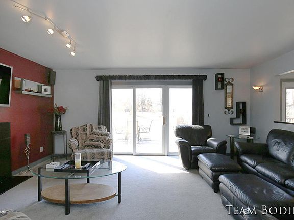 5th image of 2052 Garret Dr NE