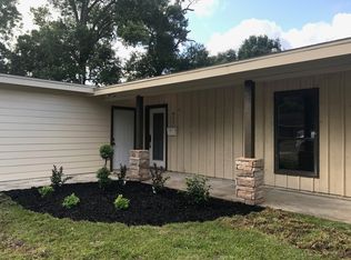 911 S 14th St, Nederland, TX 77627