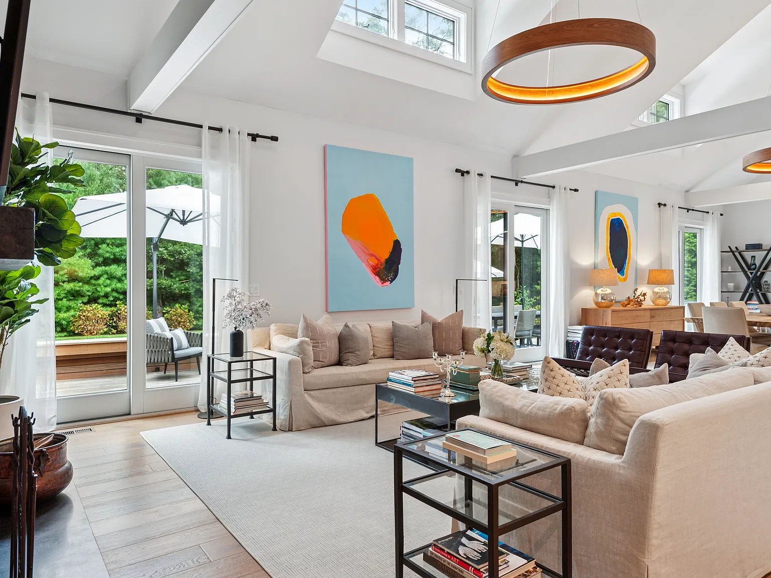 Chic Serenity in East Hampton Northwest — Photo 4