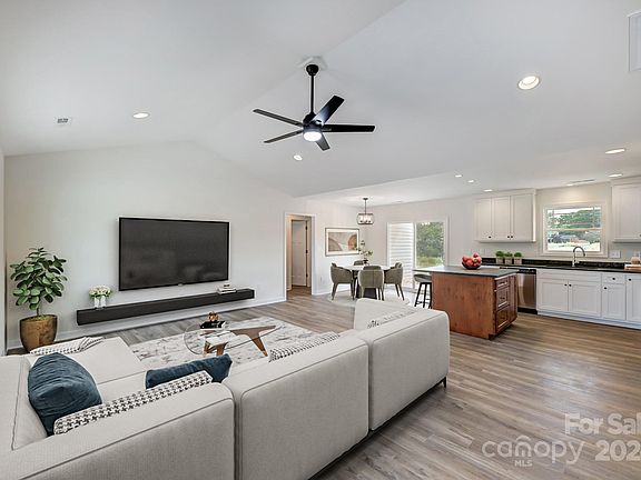 2nd image of 1532 Tiffan Ln