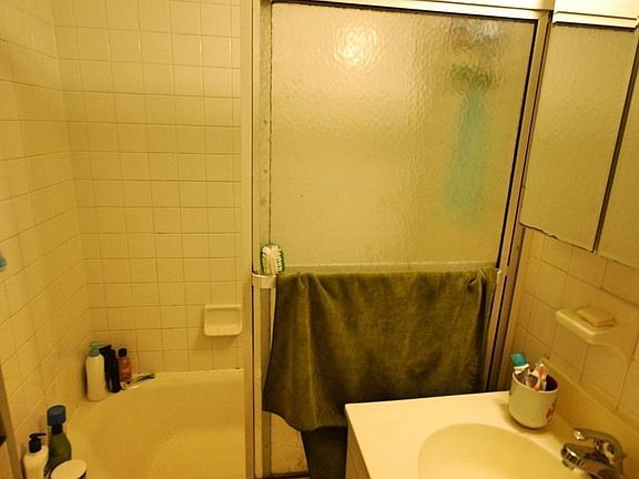 5th image of 120 E 7th St APT 1A