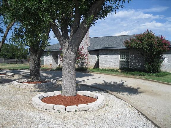 3rd image of 106 Medina Ct