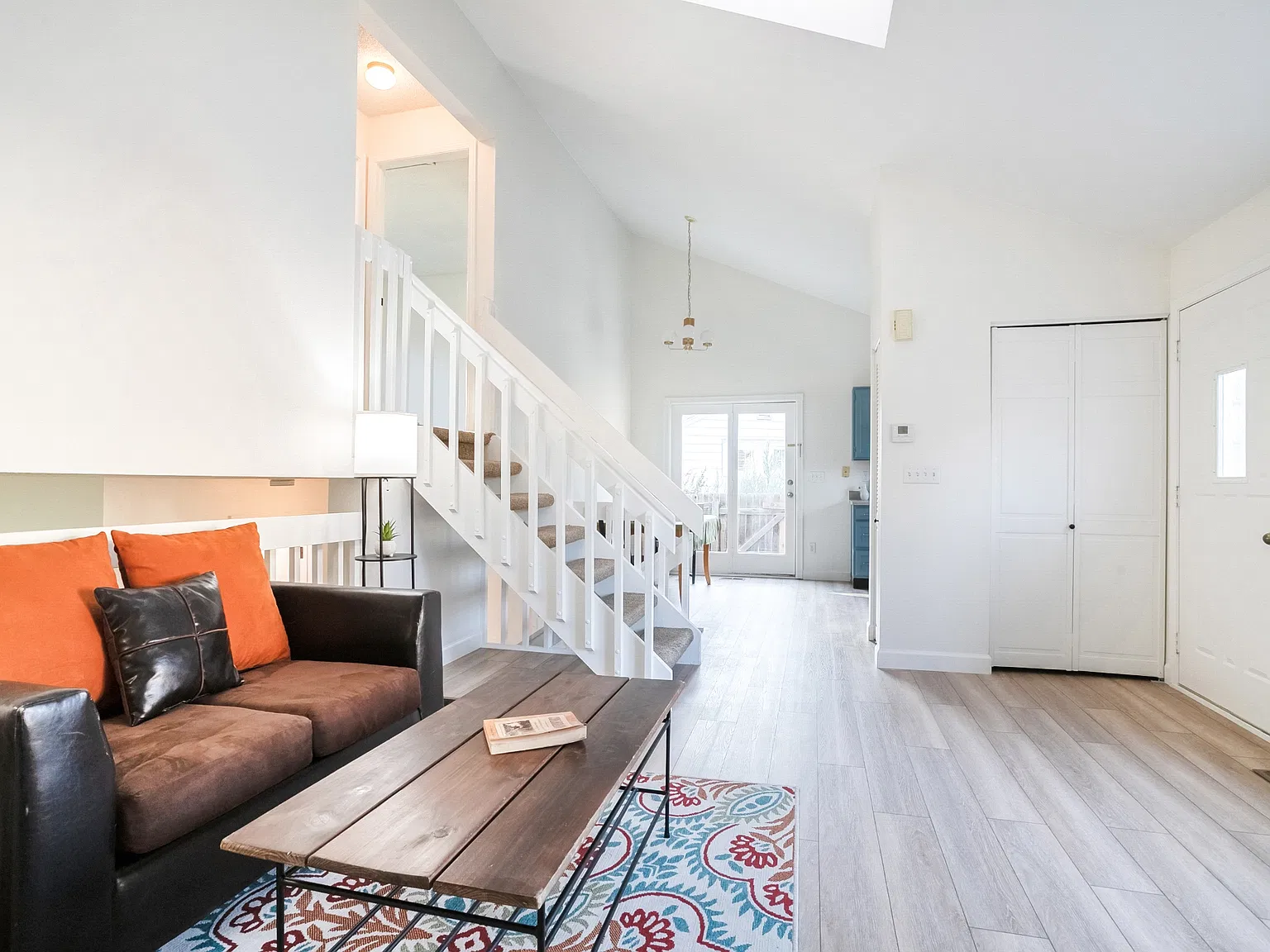3 bed, 1.5 bath, 1300 sqft, $2,550 — Photo 3