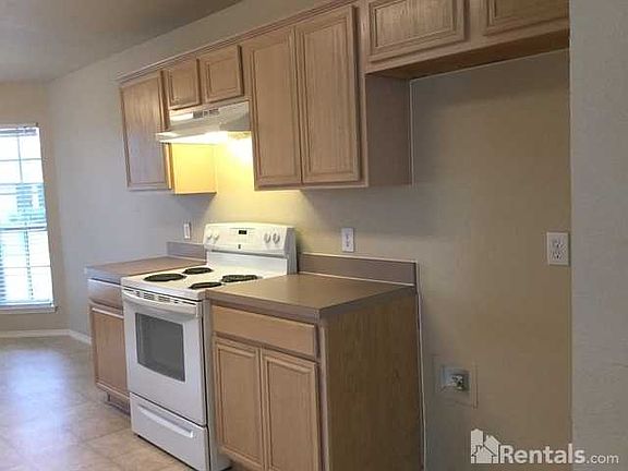 5th image of 1105 Courtney Dr