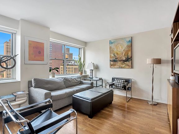 5th image of 300 E 71st St APT 19M