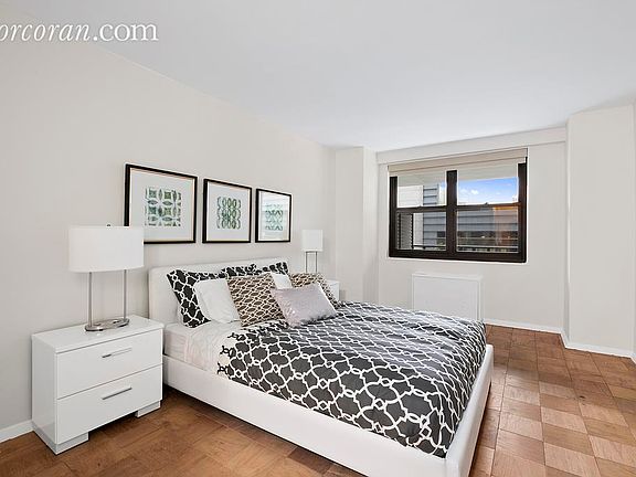 3rd image of 165 W 66th St APT 4E