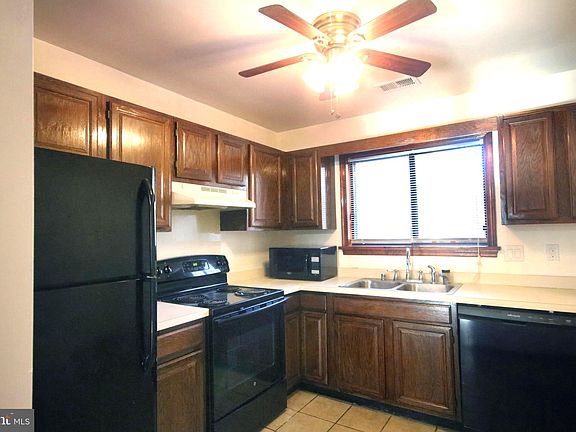 3rd image of 44661 Willow Oak Ct