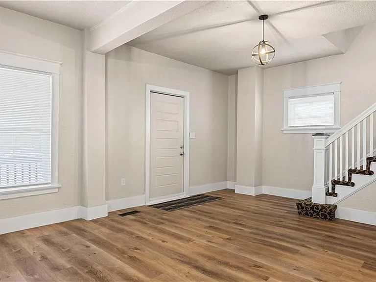 2319 Norton Ave — Photo 6