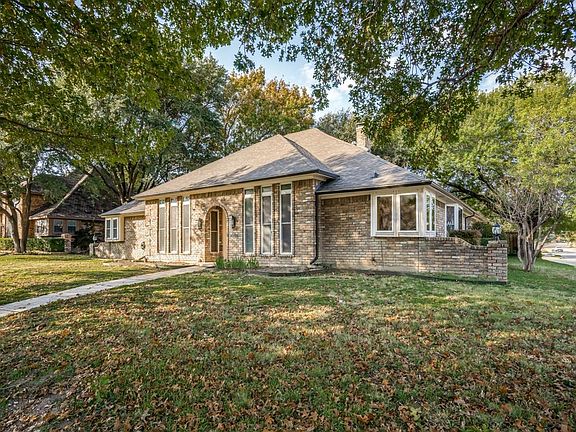 2nd image of 3825 Knob Hill Dr
