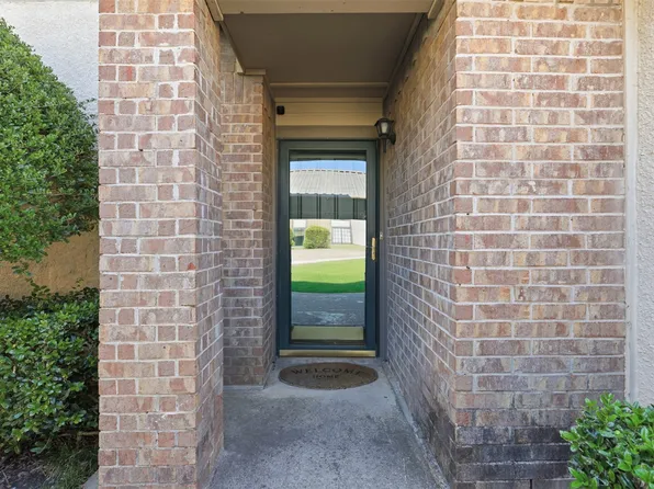 322 W Harwood Rd APT B, Hurst, TX 76054