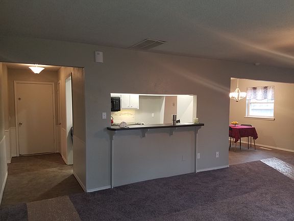 2nd image of 936 Saint James Ct