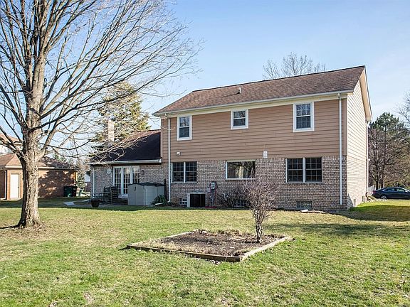 2nd image of 3218 York Dr
