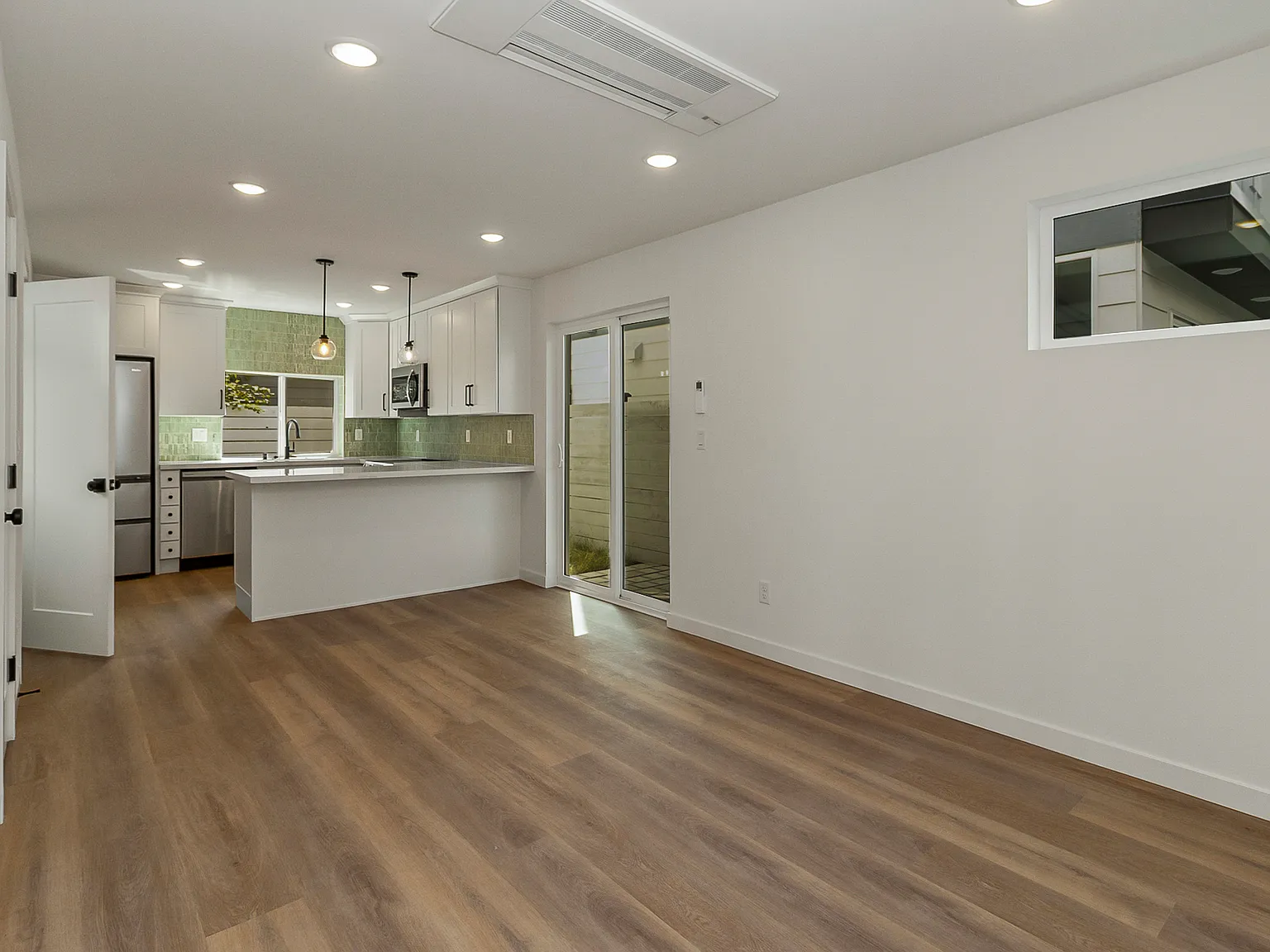 2 bed, 1.5 bath, 790 sqft, $2,595 — Photo 3