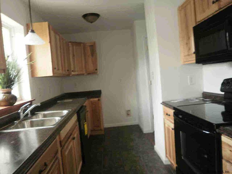 5th image of 11 Meadowbrook Road