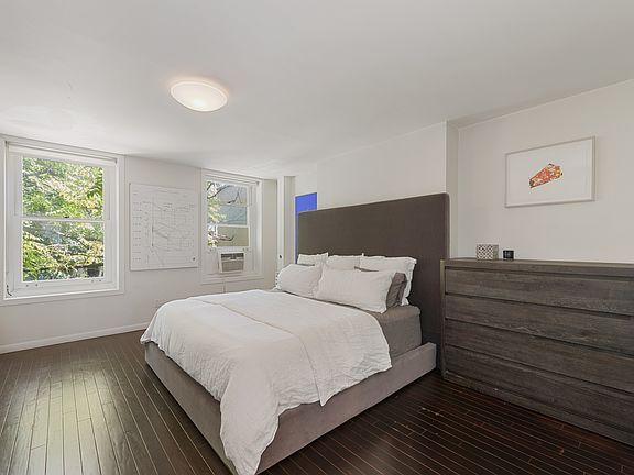 4th image of 24 Greenwich Ave APT 2