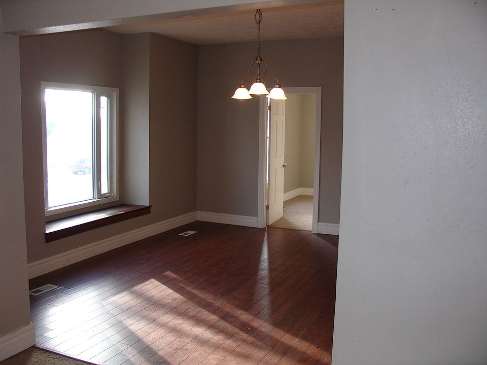 2nd image of 586 5th St