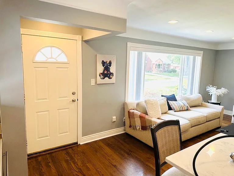 15129 Warwick Ave — Photo 2