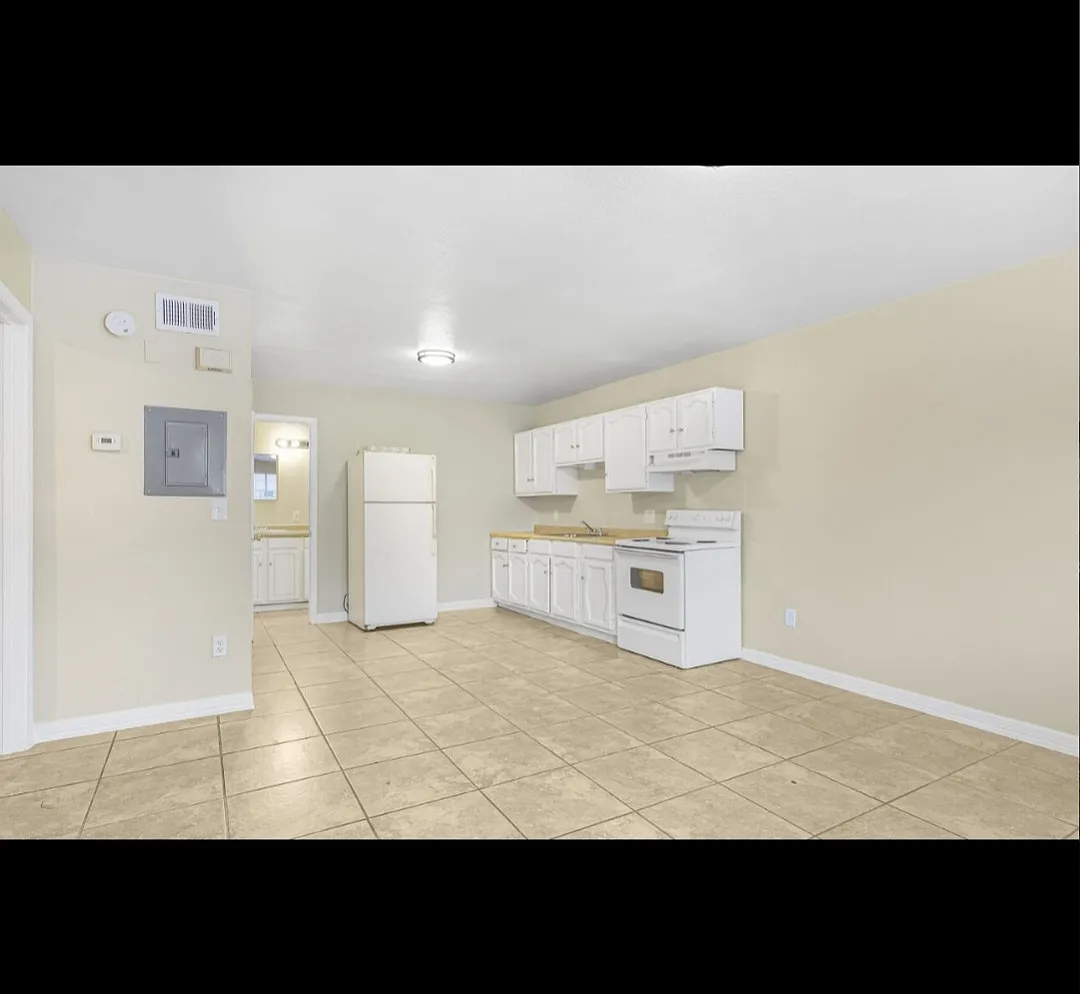 230 E Virginia St — Photo 1