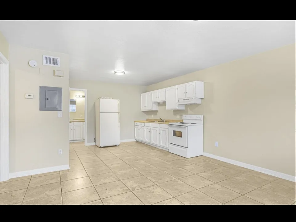 230 E Virginia St #1