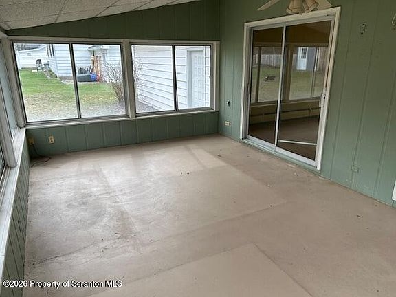 3rd image of 708 Delaware St