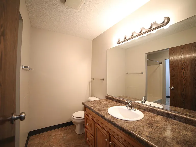 3033 W Capital Ave — Photo 13