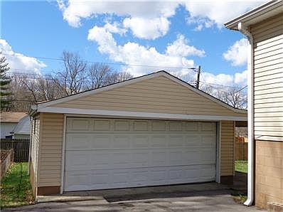 3rd image of 3539 Margaret Ave