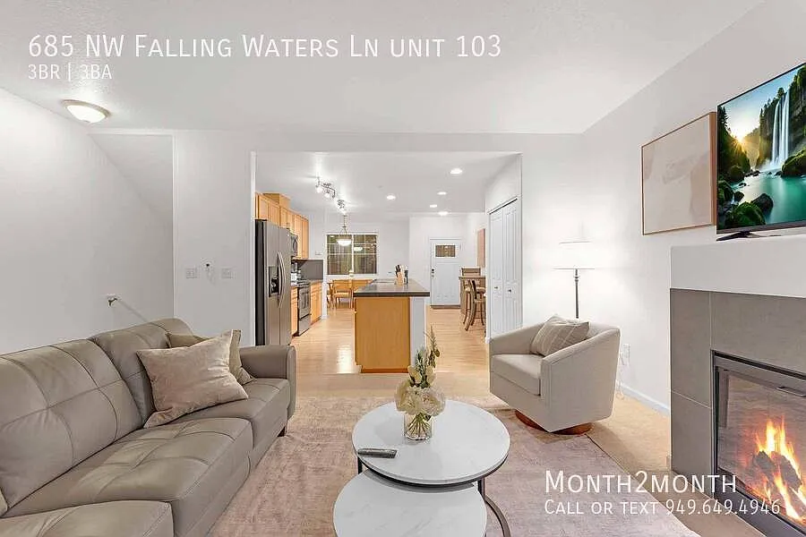 685 NW Falling Waters Ln #103