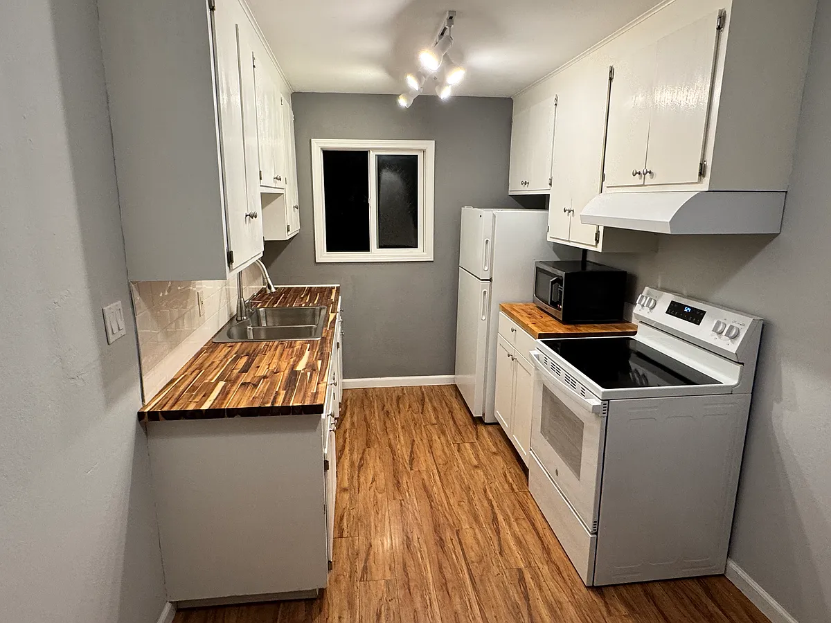 Building Photo - 3120 Pasadena Ave #3