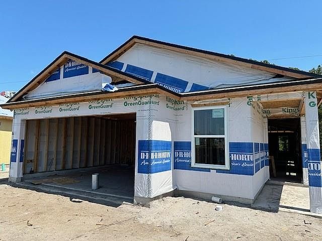 1st image of 104 Stonegate Ave