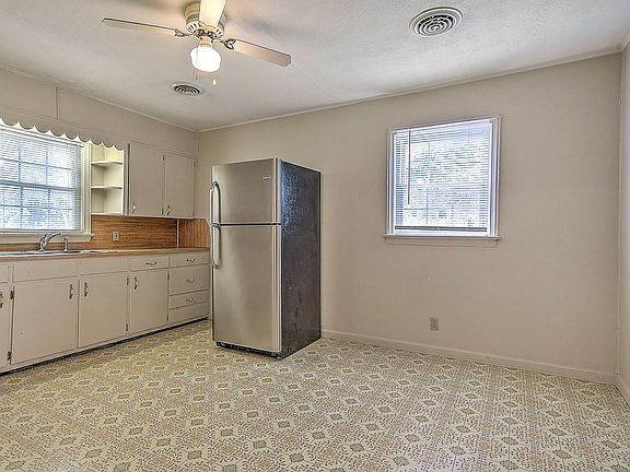 5th image of 2207 Buckingham Rd